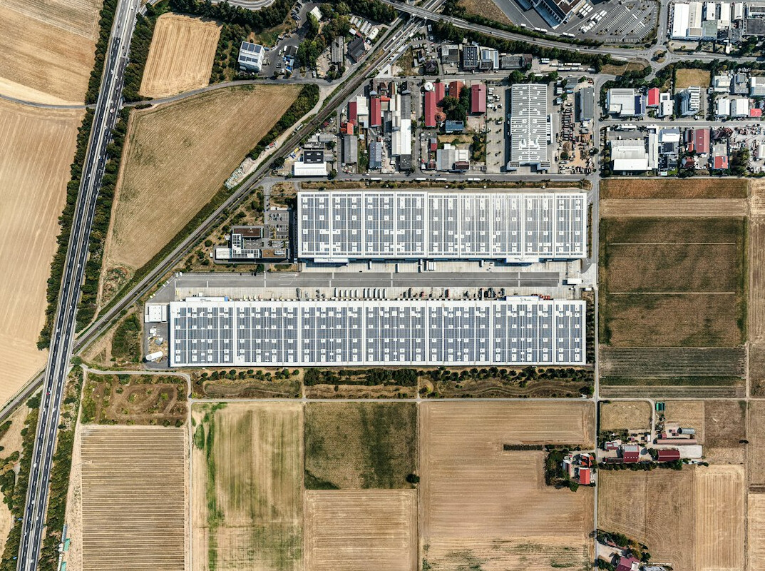 global supply chain warehouse